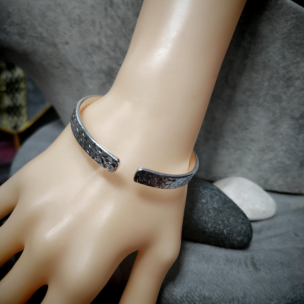Bracelet on a mannequin hand with a gray background