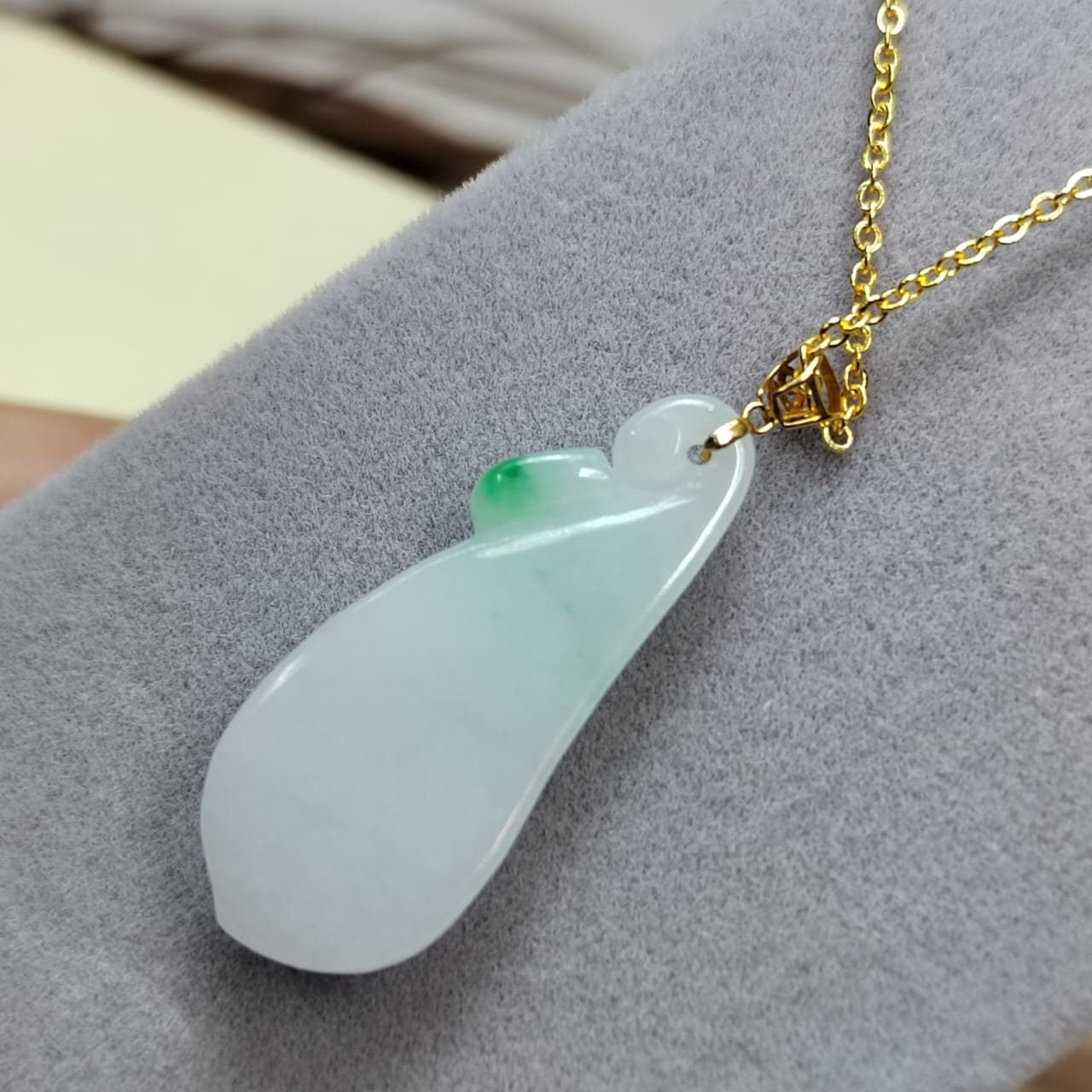 Certified A-Grade Gemstone Women Hand Carved Burmese Green White Flower Jadeite 18K Gold Setting For Her  SL026