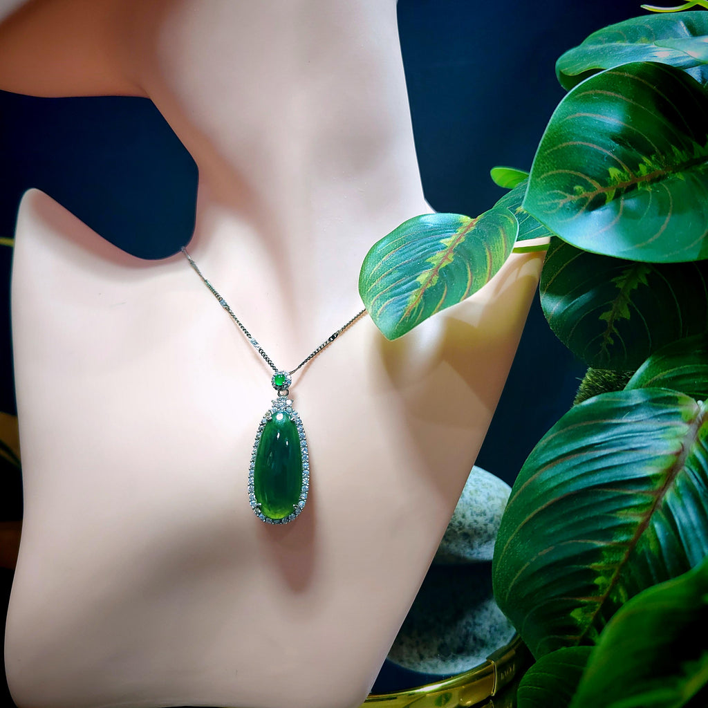 Mannequin wearing a green jade necklace with leaves in the background