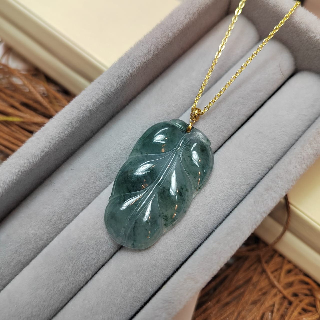 Luxurious 18k Gold Pendant with Certified Guatemala Leaf Jadeite | A-Grade Translucent Gemstone SL8017 - SL Precious