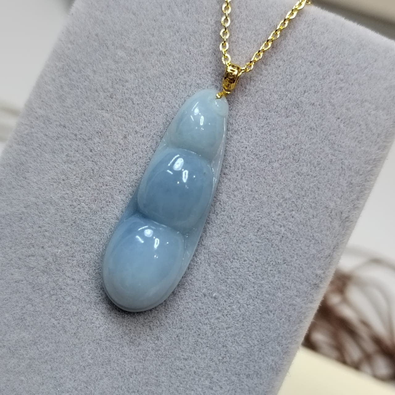 Hand Carved Elegant Rare Purple Icy Lucky Bean 福豆 Shape Jadeite 18K Solid Yellow Gold Setting SL022 - SL Precious