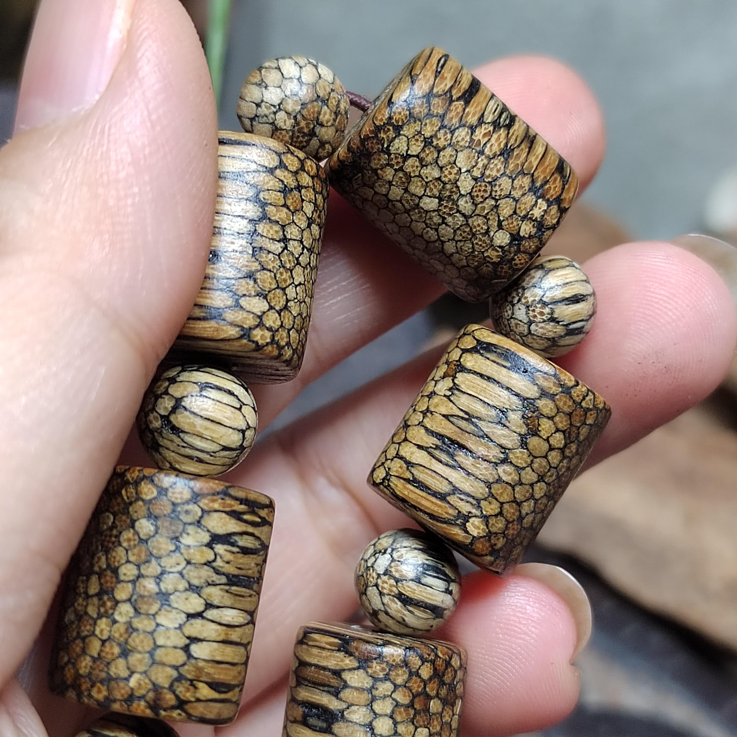Certified Cultivated Cambodian Snake-Pattern White Chesswood Bracelet SL517