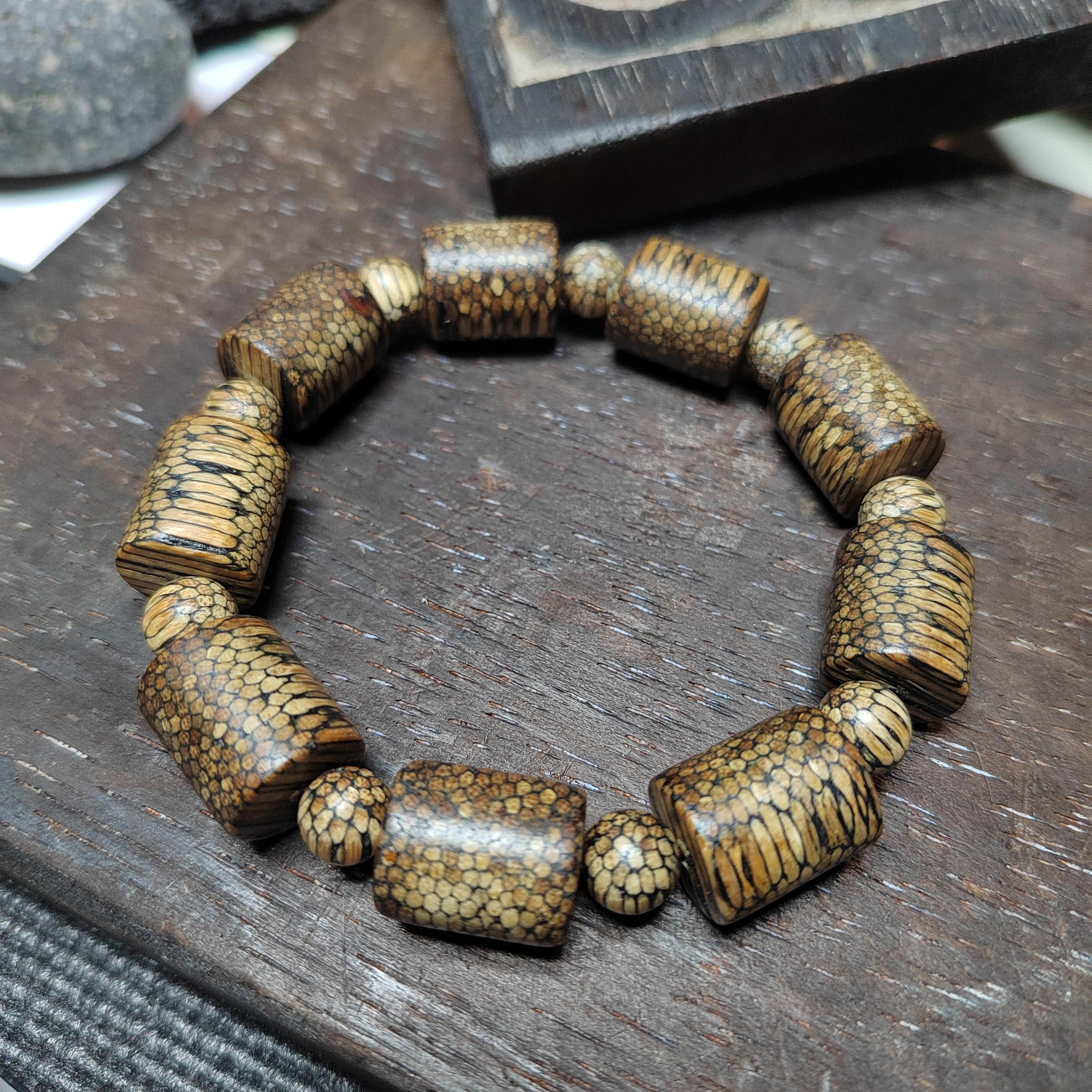 Certified Cultivated Cambodian Snake-Pattern White Chesswood Bracelet SL517