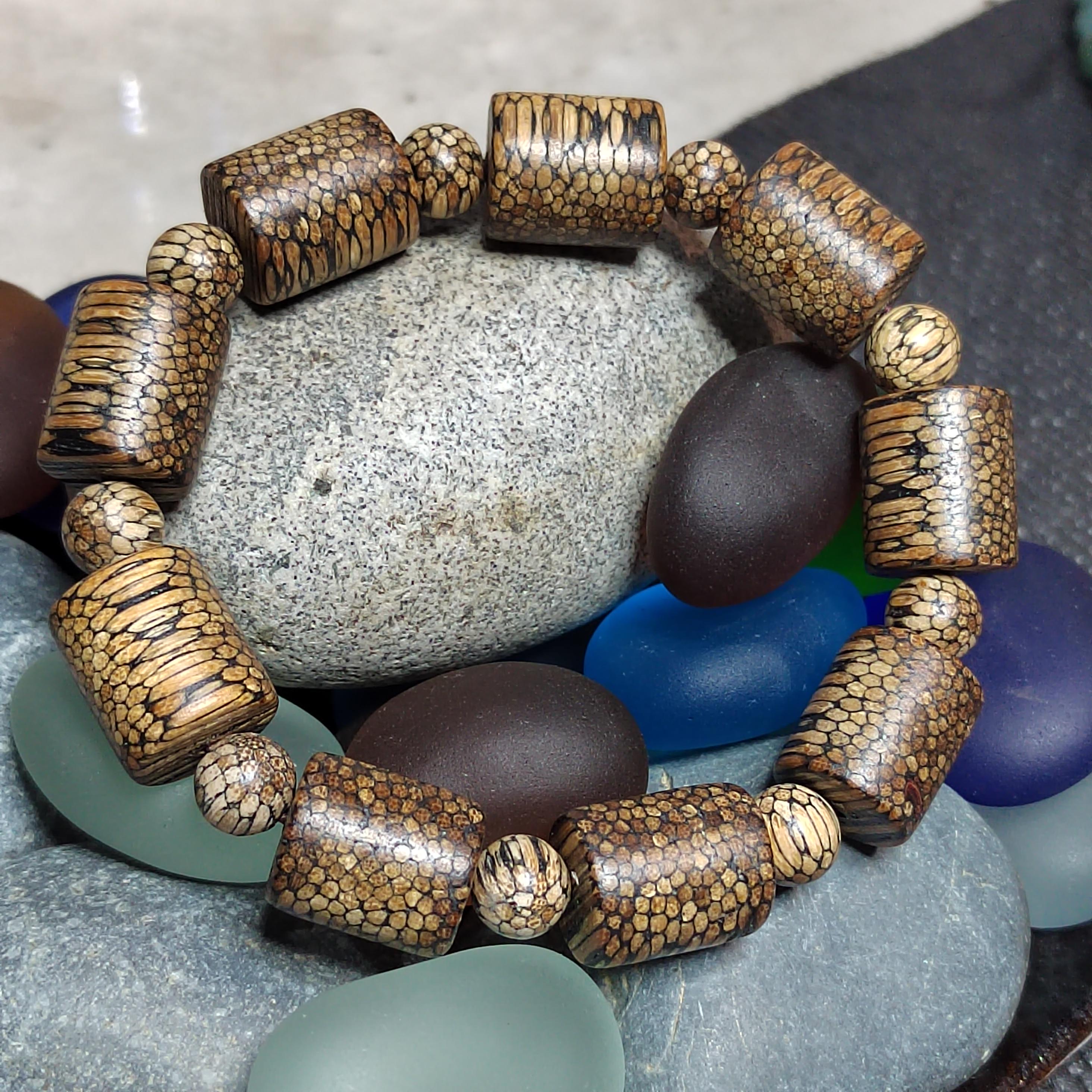 Certified Cultivated Cambodian Snake-Pattern White Chesswood Bracelet SL517