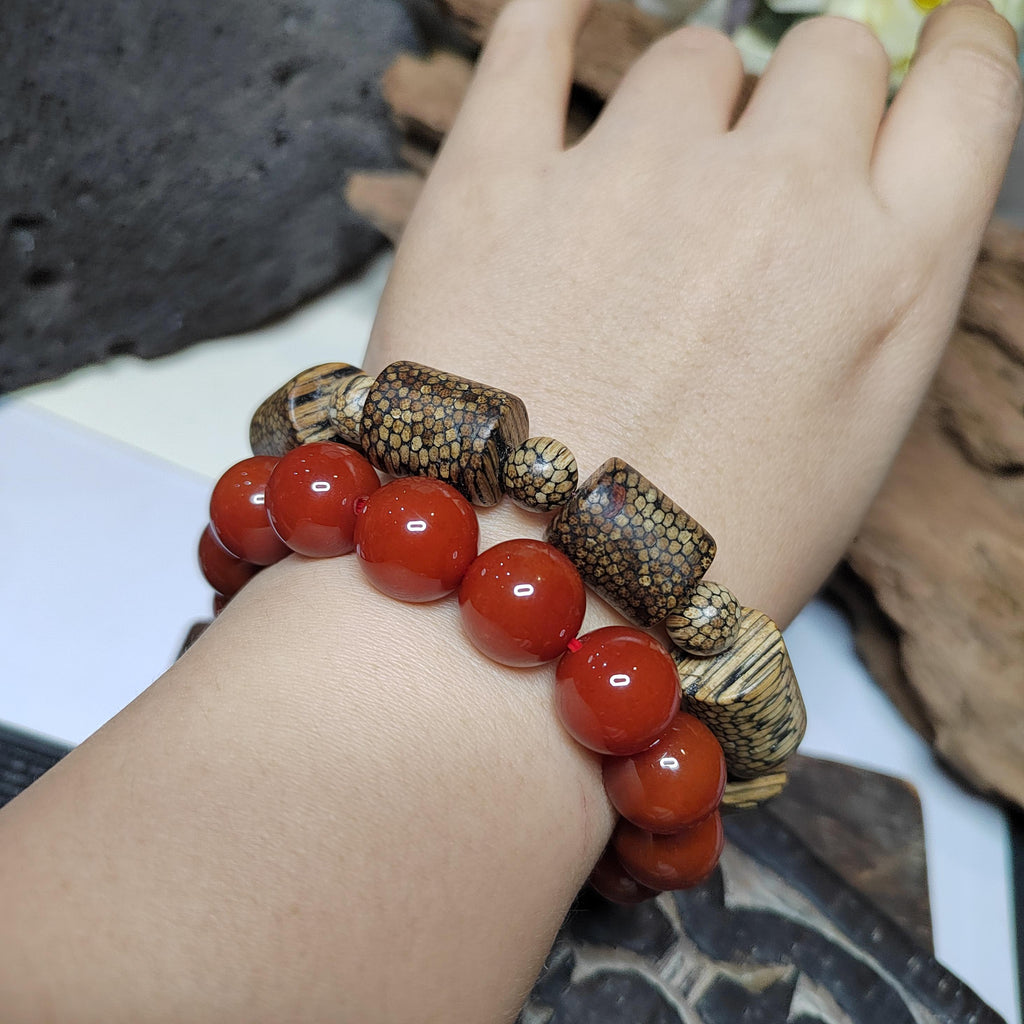 Certified Cultivated Cambodian Snake-Pattern White Chesswood Bracelet SL517