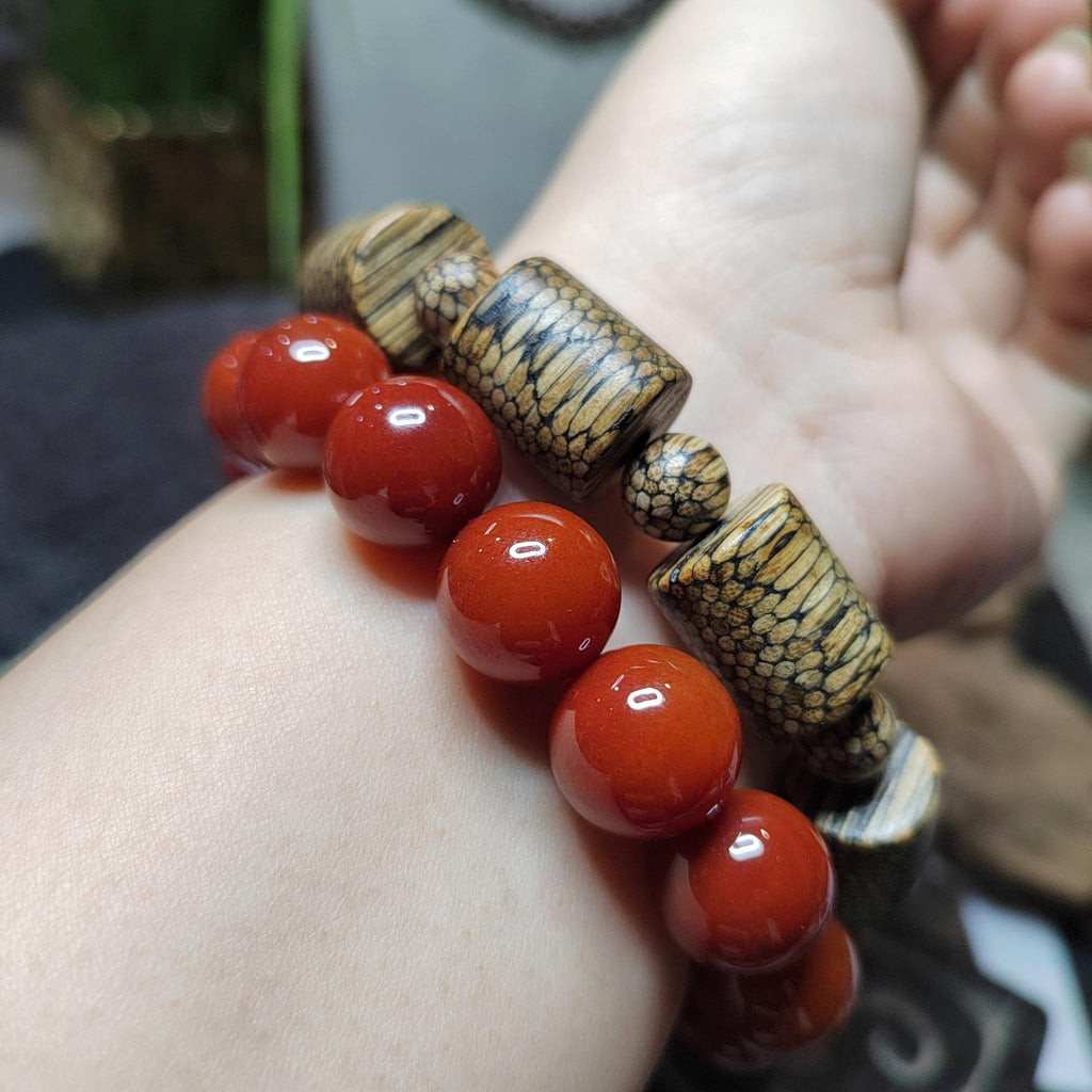 Certified Cultivated Cambodian Snake-Pattern White Chesswood Bracelet SL517