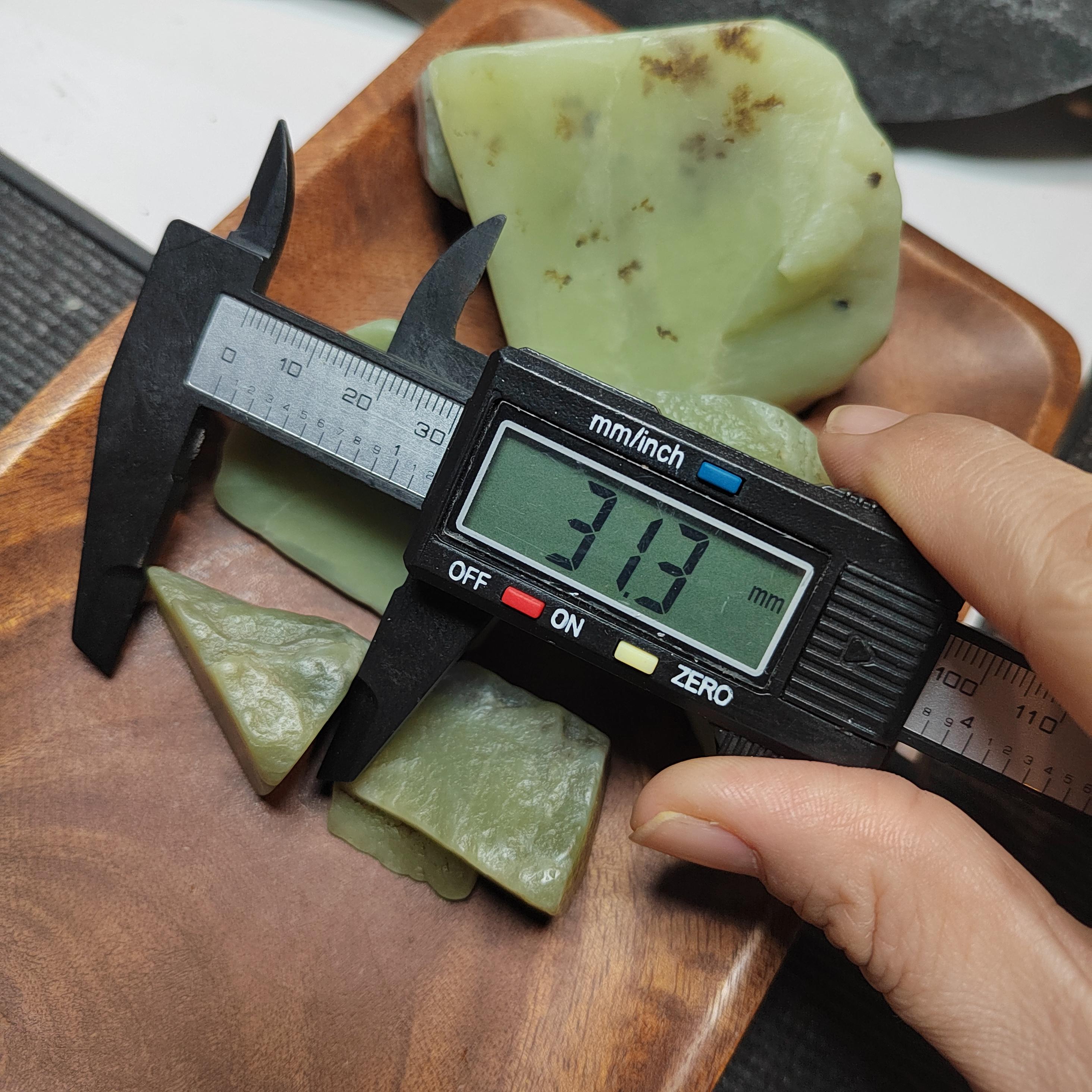 Nephrite Jade Raw Fragments • Huangkou Ice Yellow, Water Grass Flower Pattern 453g SL537 SL Precious