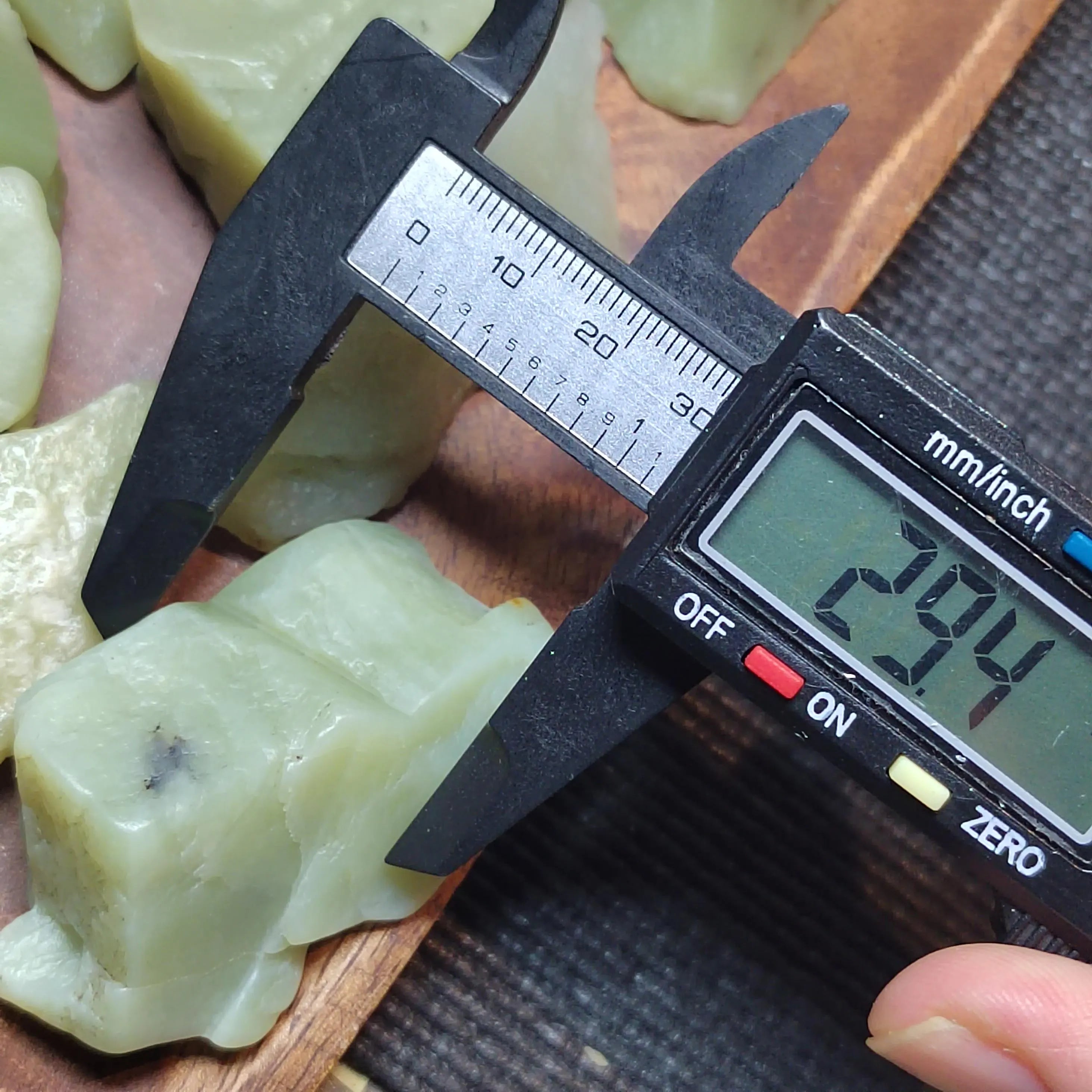 Nephrite Jade Raw Fragments • Huangkou Ice-Yellow with Water Grass Flower Pattern (454g) SL536 SL Precious